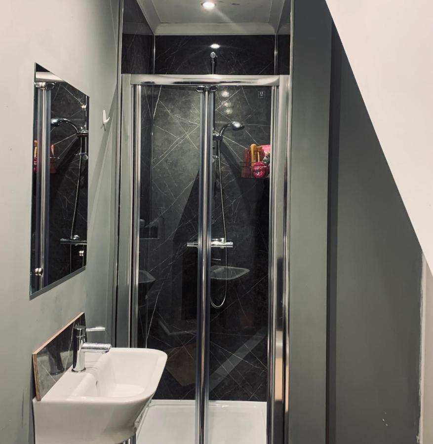 Fantastic Location, Annexe With Hot Tub Villa Warmingham Bagian luar foto